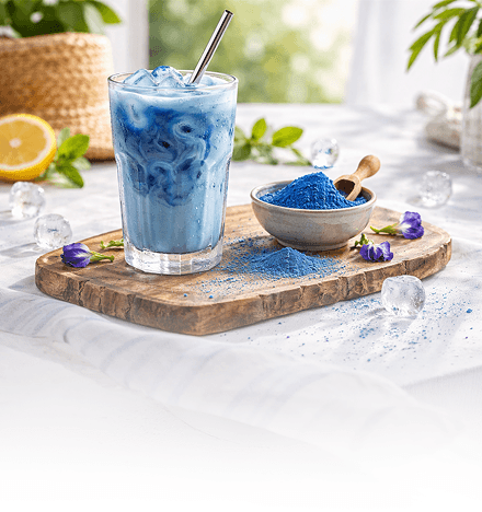 Een glas Biolab's Ceremonial Grade Matcha-drank